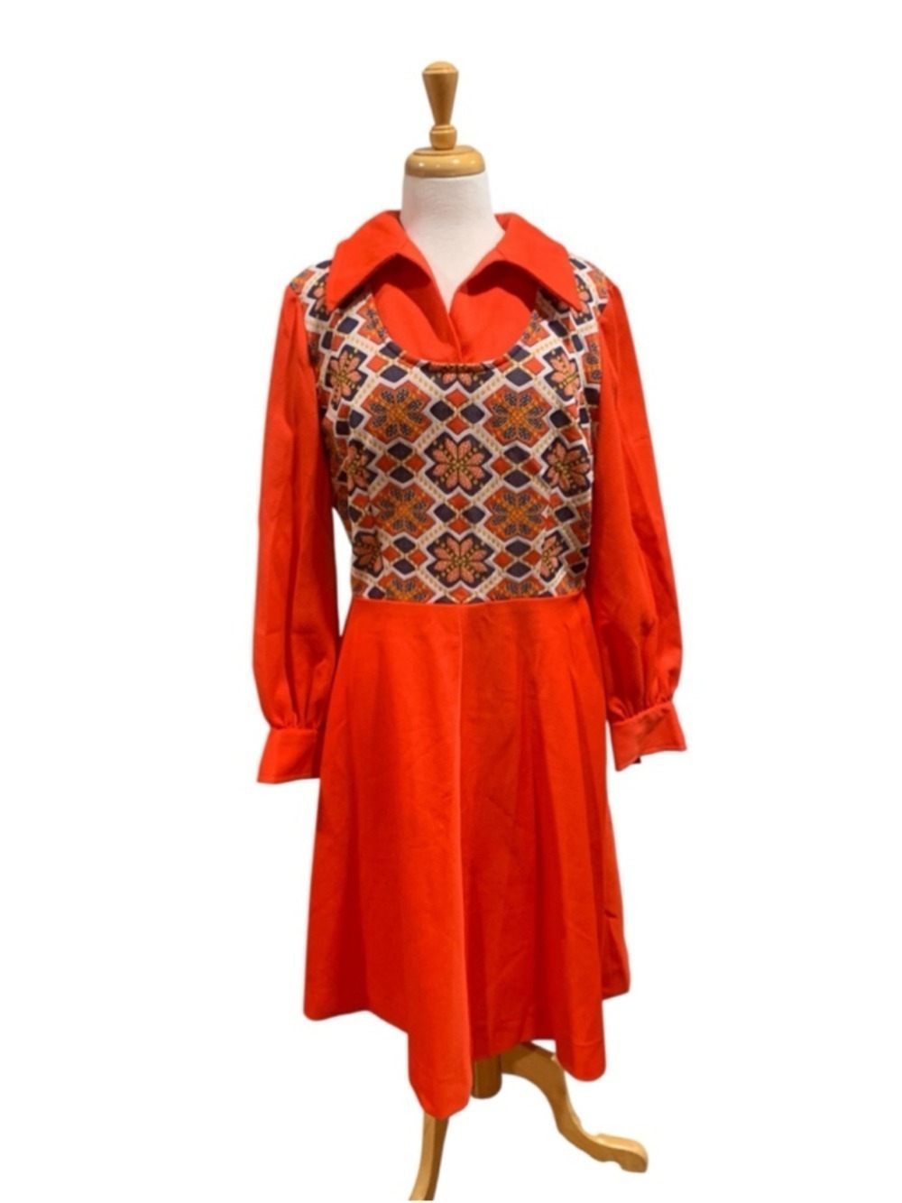 Vntg 70’s handmade Volup Women's Orange Long Sleeve Dress with floral pattern